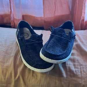 Hey dude Wendy’s size 7 only worn twice.